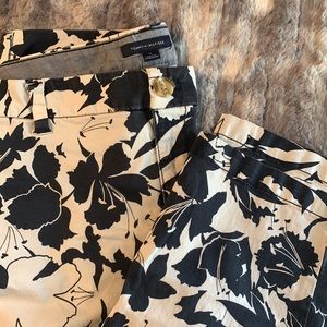 Tommy Hilfiger Size 12 Blue & White Floral Patterned Pants